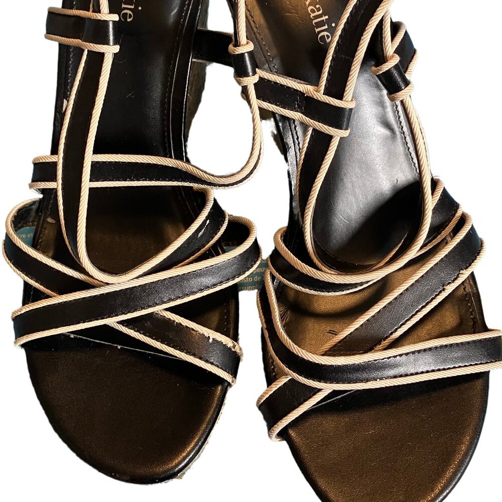 EUC Kelly & Katie Black & White Sandals Size: 8